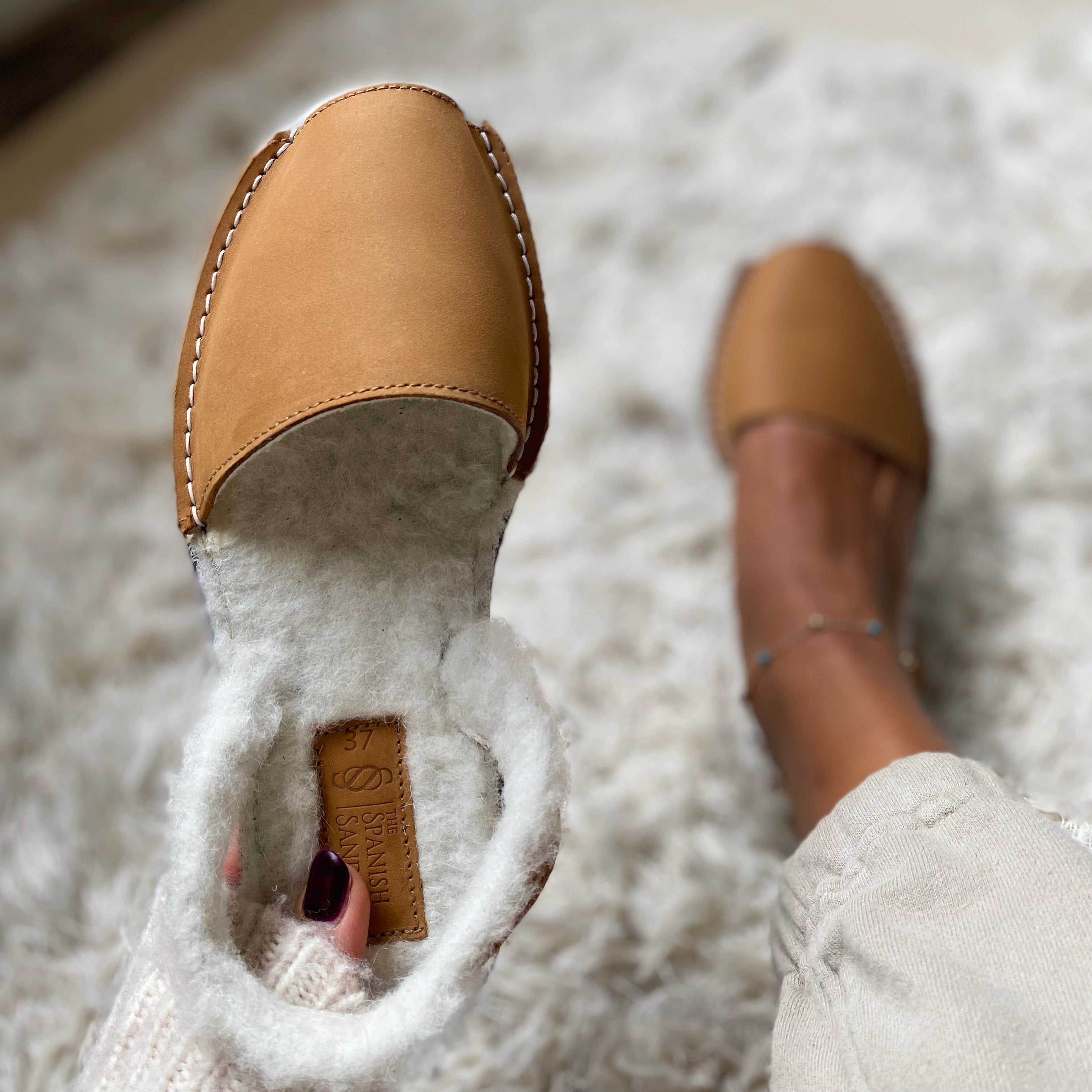 Camel slippers