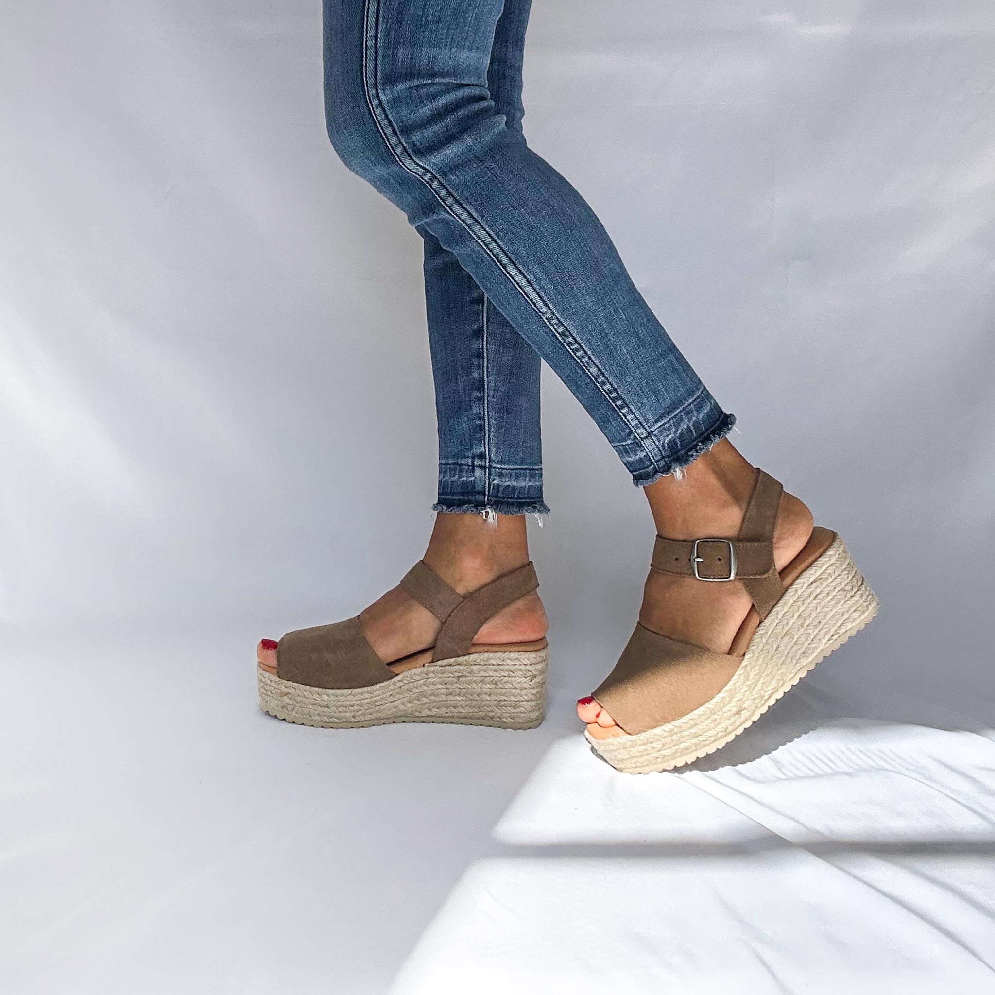 Minkbrown platform sandals with strap