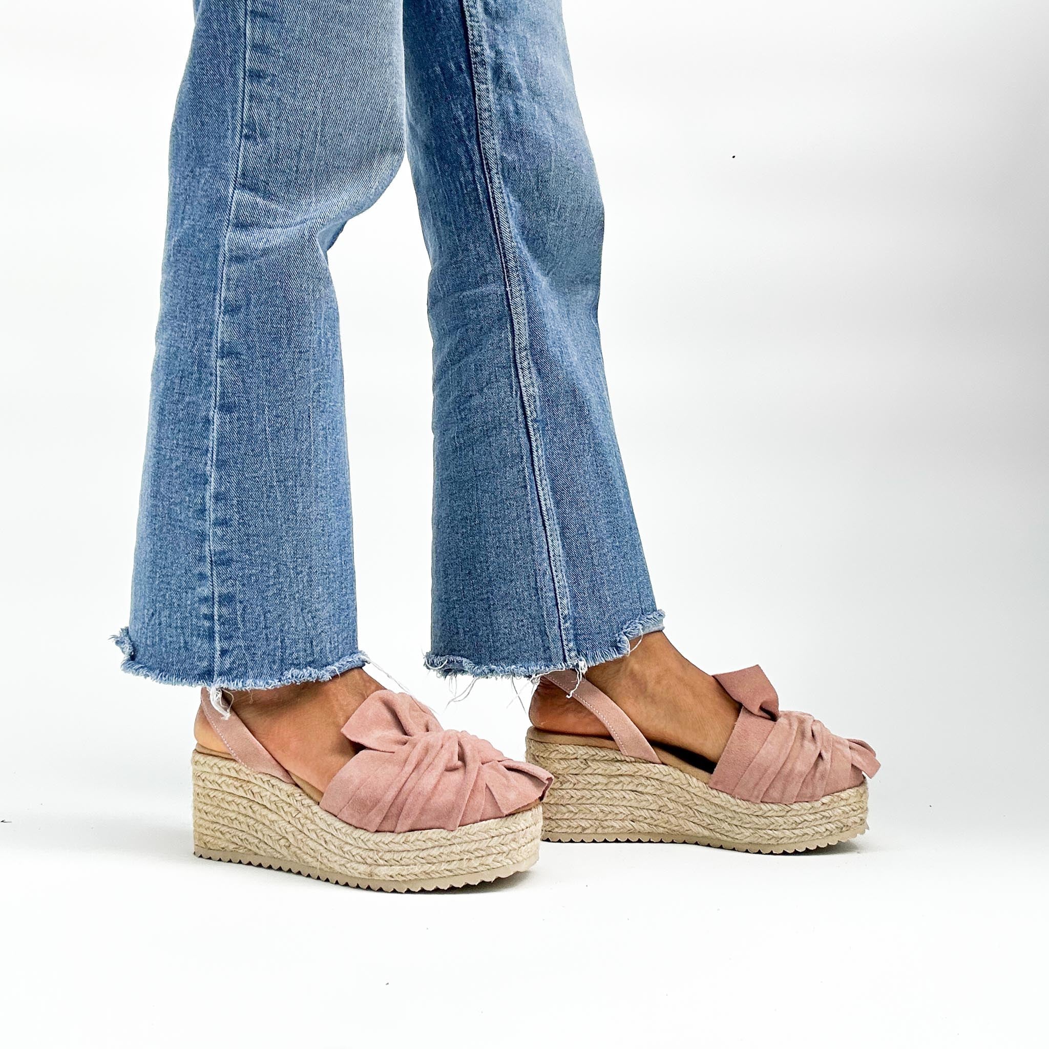 Amazon.com | Bow Platform Sandals for Women Soft Sole Comfortable Flip Flop  Summer Casual Cross Straps Open Toe Slip-on Slipper Solid Non-Slip Beach  Shoes Beige | Slides